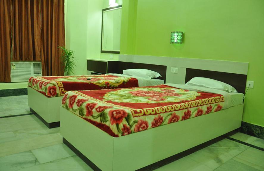 Hotel Kiran Palace Варанаси Стая снимка