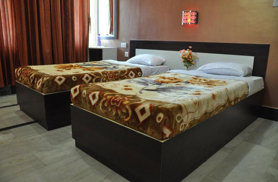 Hotel Kiran Palace Варанаси Стая снимка