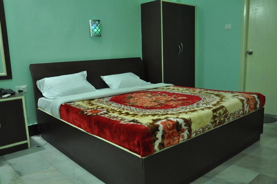 Hotel Kiran Palace Варанаси Стая снимка